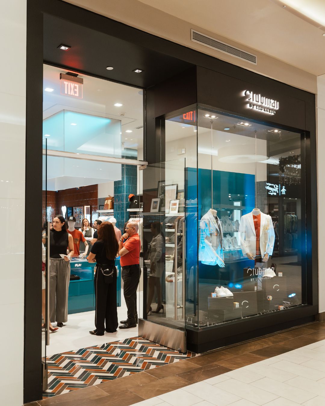 Clubman Facebook ad: Visita Nuestra Tienda
