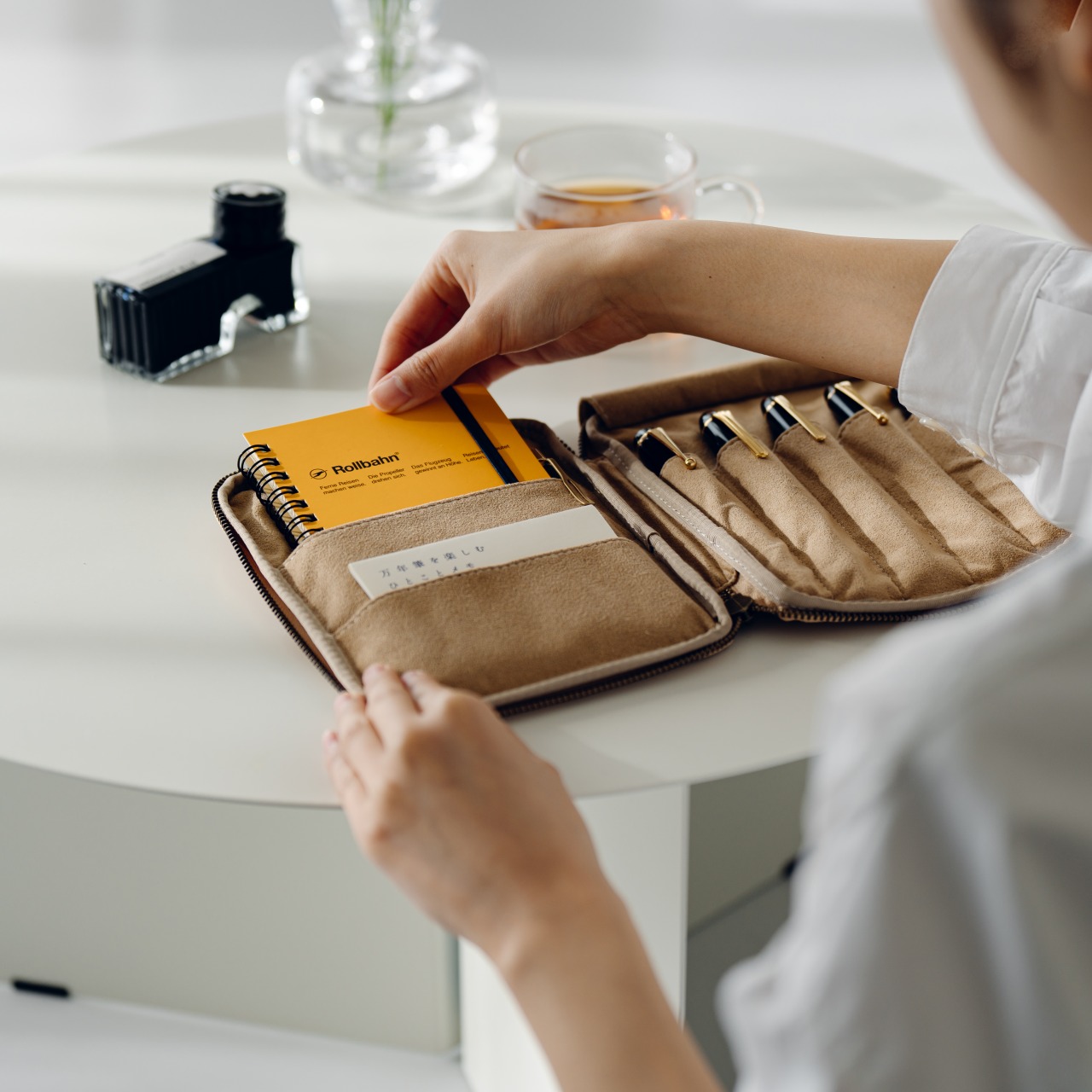 アンドリーベ 文具レザー専門店 Facebook ad: Store your favorite stationery beautifully.