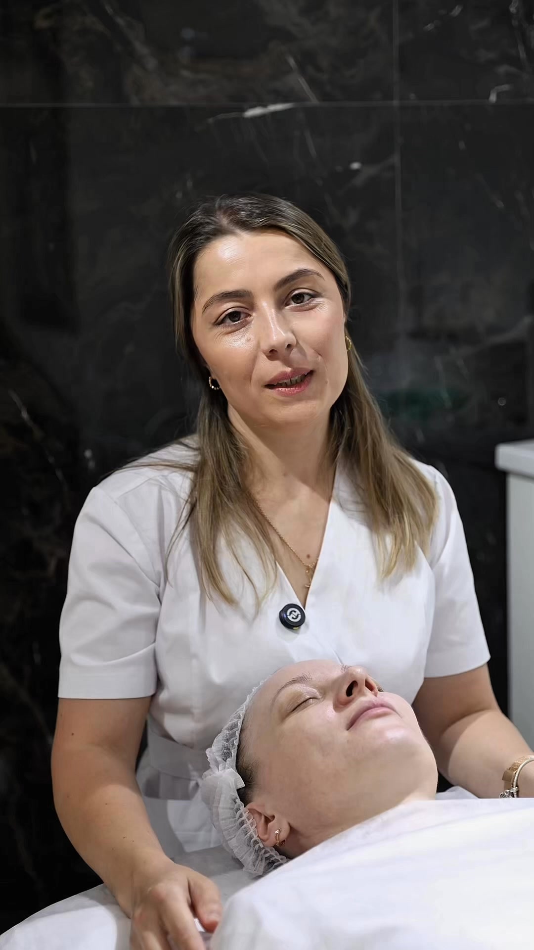 V.OK aesthetic dermatology clinic - clinică dermatologică Facebook ad: Curățare medicală
