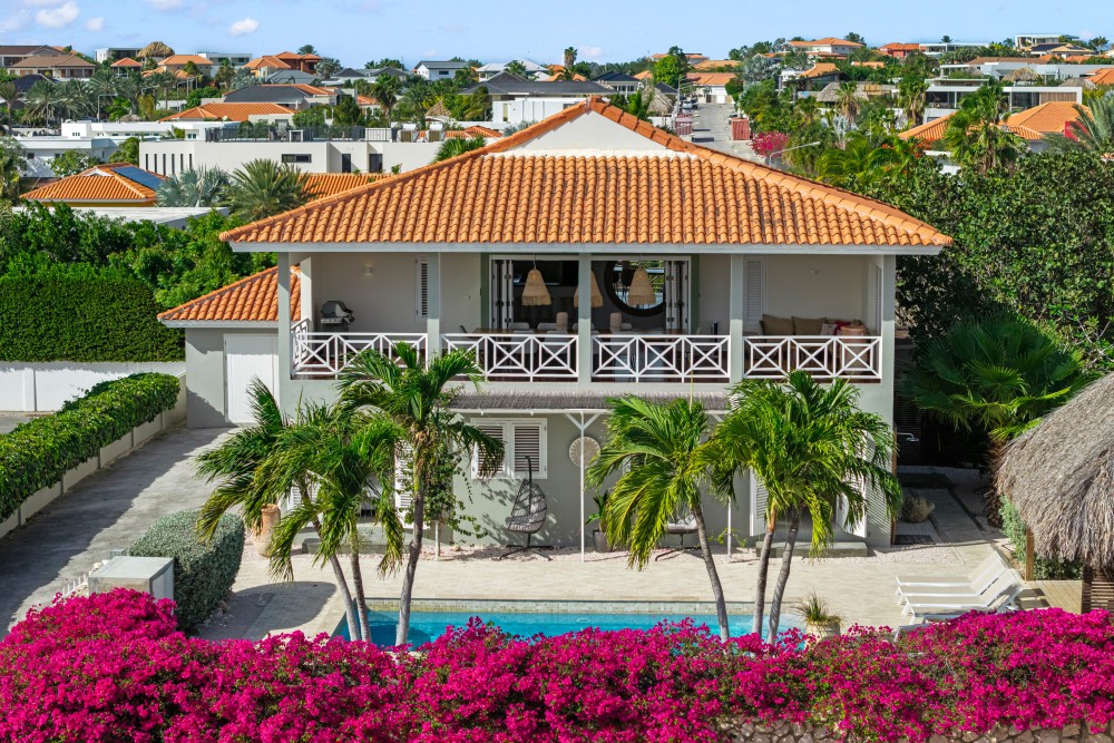 Re/Max BonBini Curacao Facebook ad: Dreaming of a home in the Curaçao?