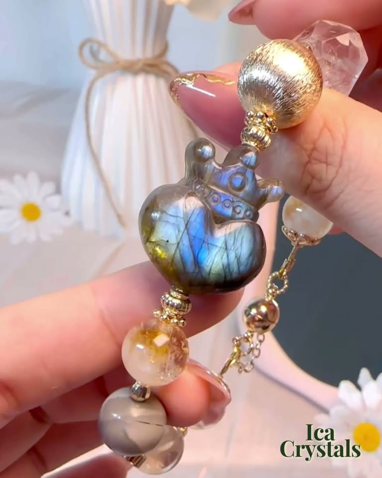 Ica Crystals Facebook ad: A little sparkle, a little personality