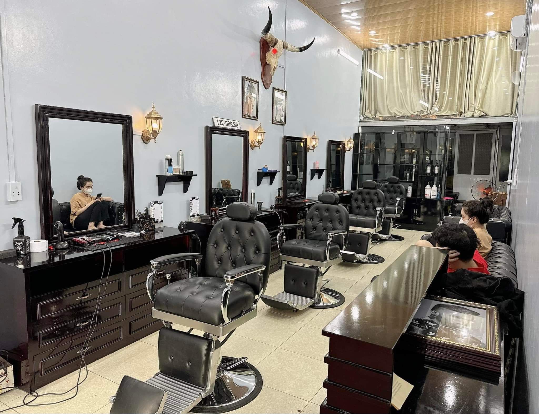 BarberShop - Việt Nam Facebook ad: 𝐔̛𝗨 Đ𝐀̃𝐈 𝐓𝐇𝐀̉ 𝐆𝐀, 𝐂𝐇𝐀̆̉𝐍𝐆 𝐋𝐎 𝐕𝐄̂̀ 𝐆𝐈𝐀́…