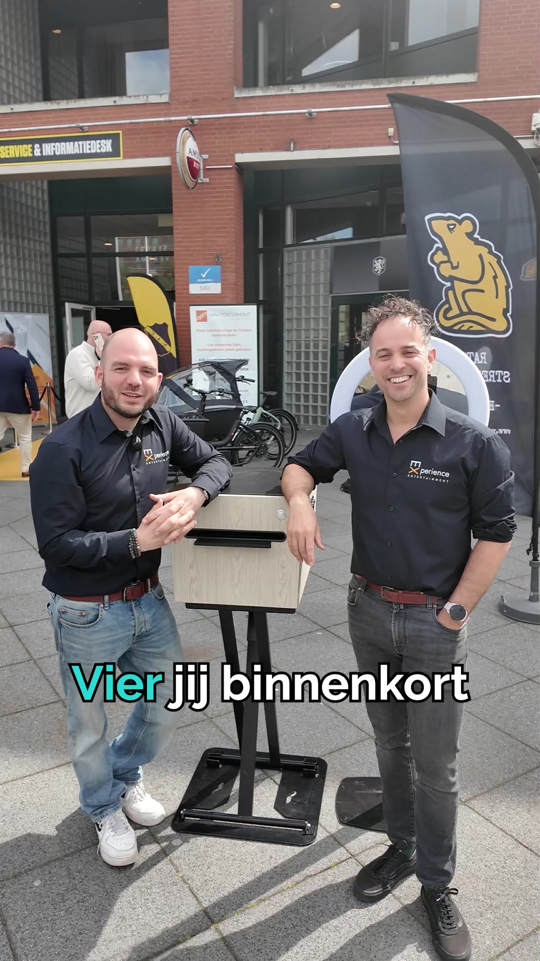 Propfun Photobooth Verhuur Facebook ad: Photobooth huren in Oosterhout?