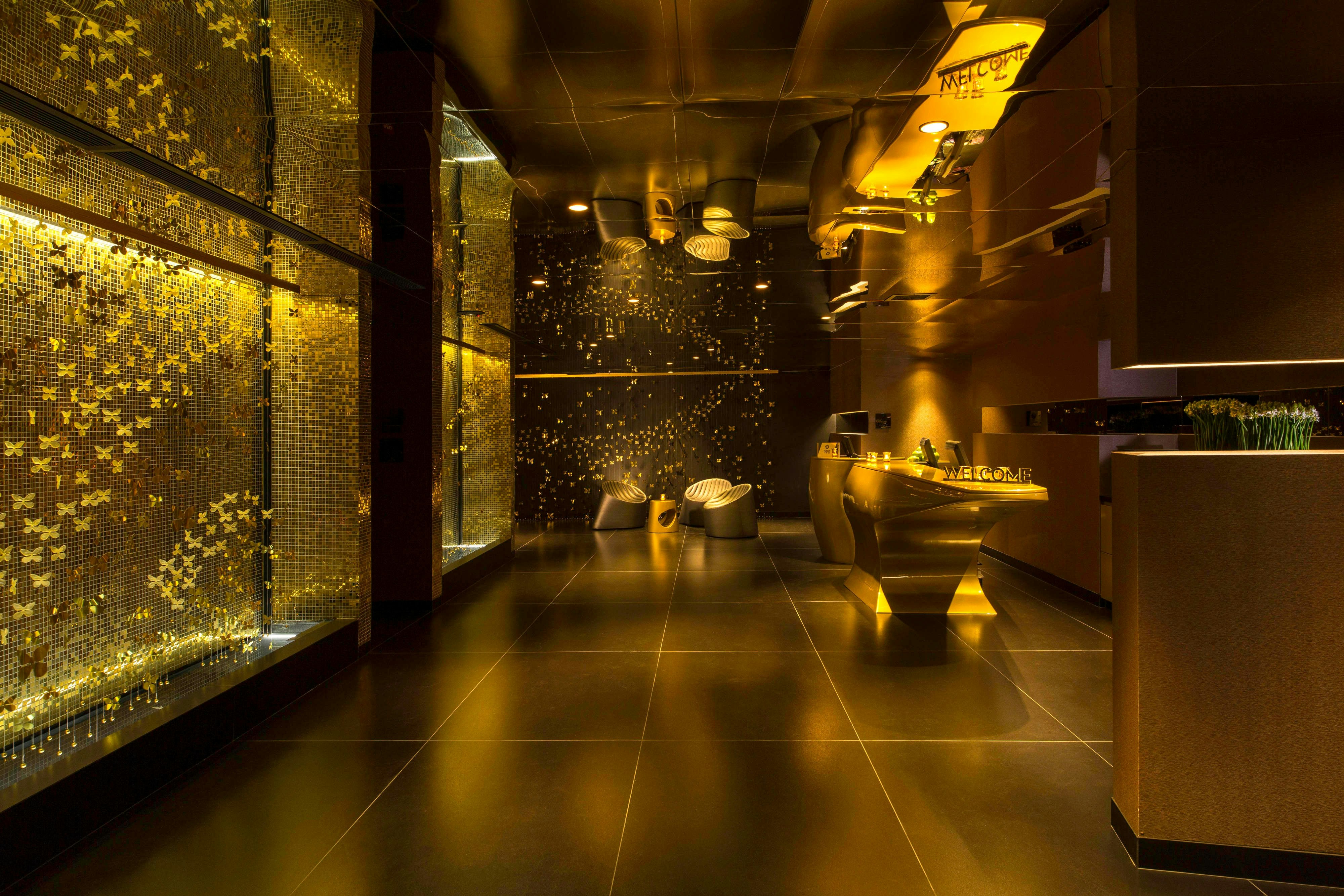W Hotels Facebook ad: Eleva tu próxima estadía