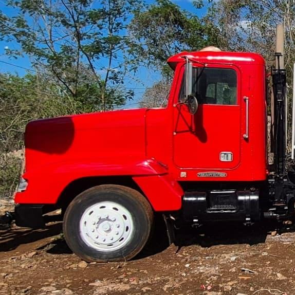 Eduardo Alfaro Facebook ad: 1995 PIPA FREIGHTLINER 16mil litros sistema aire
