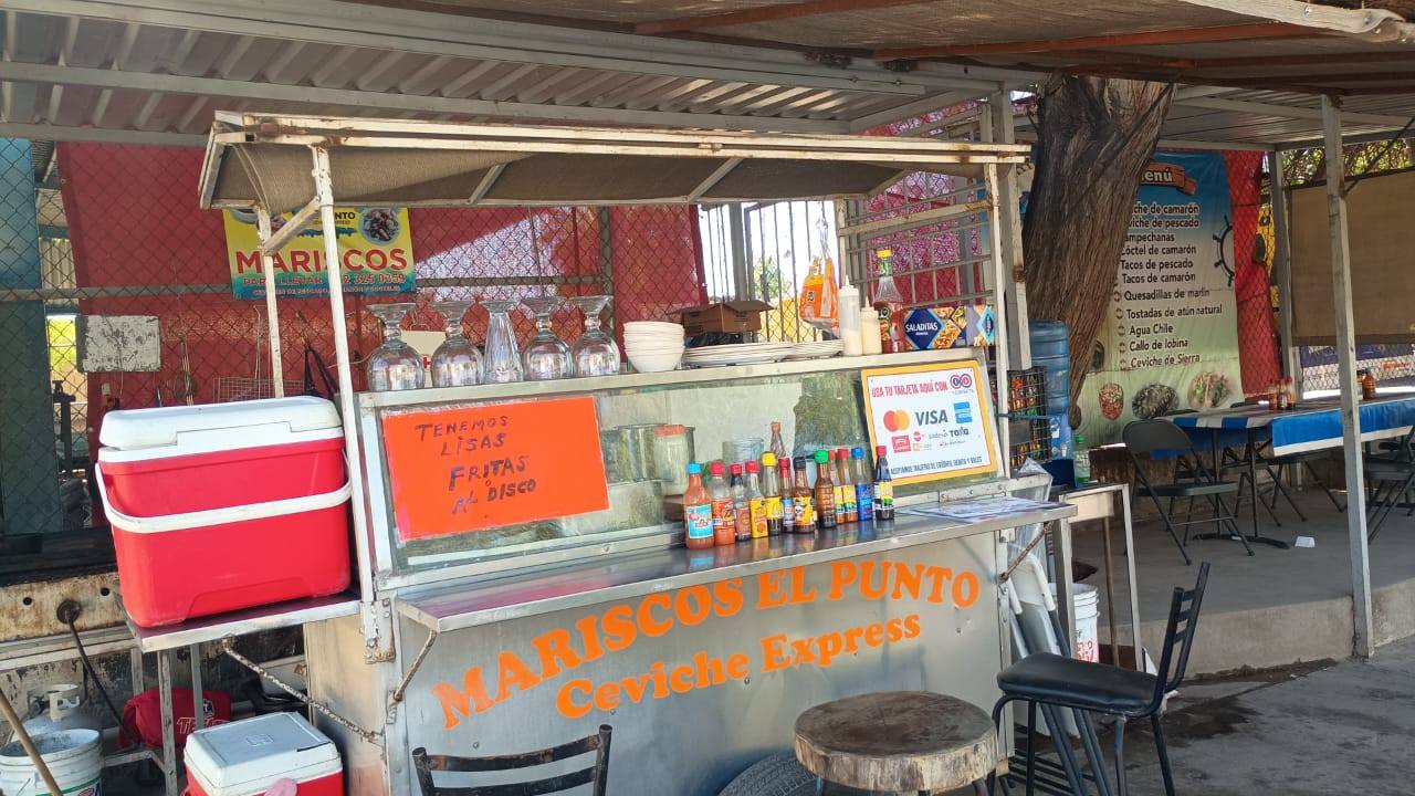 El Punto Ceviche's Express Facebook ad: Jueves y si hay antojo de mariscos aquí…