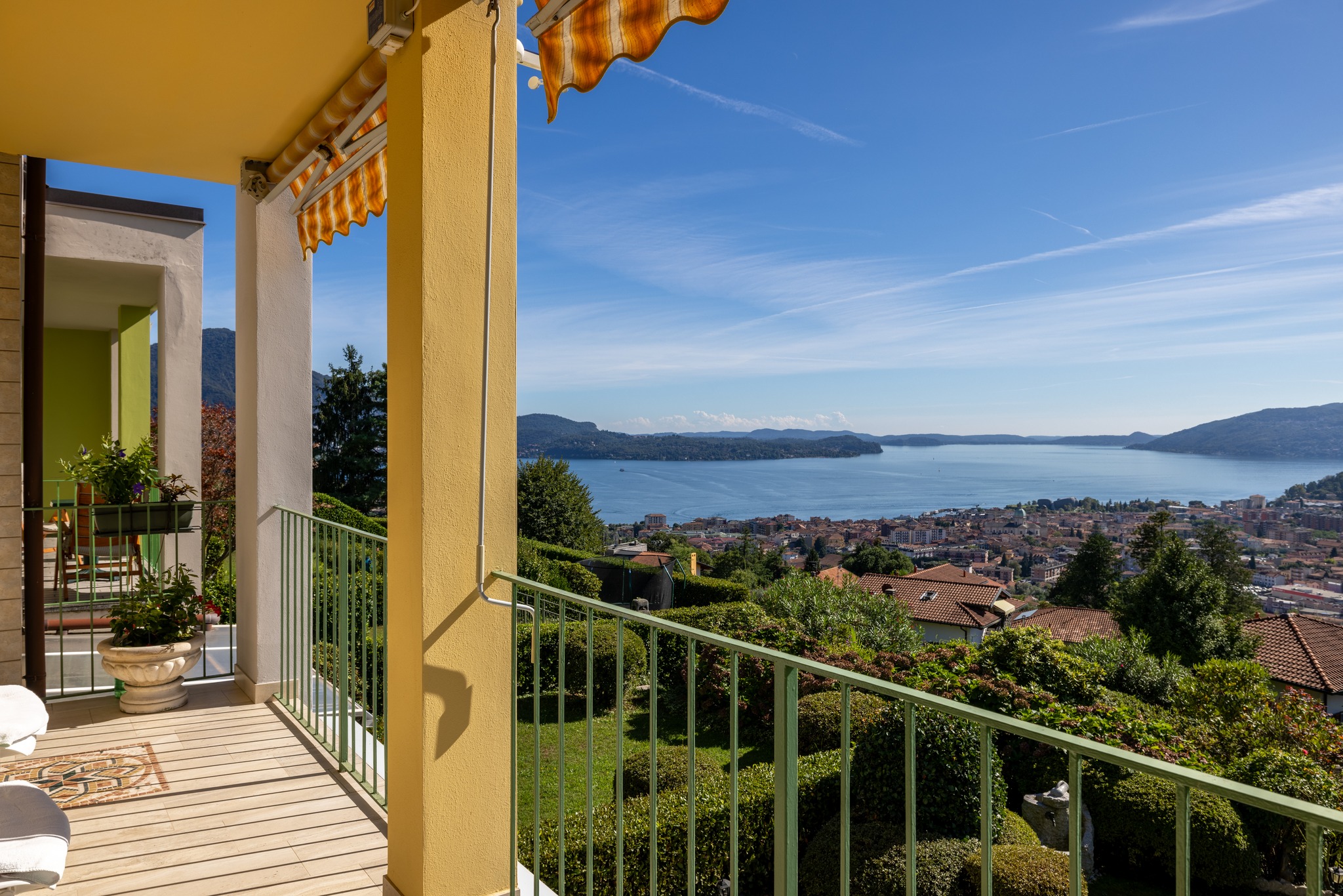 EV Lago Maggiore - Lago d'Orta Facebook ad: Villa con vista sul Lago Maggiore a Zoverallo…