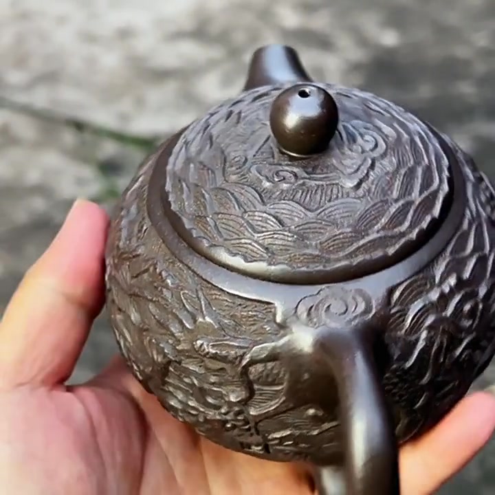 Umi Tea Sets Facebook ad: Experience the spirit of the East with this…