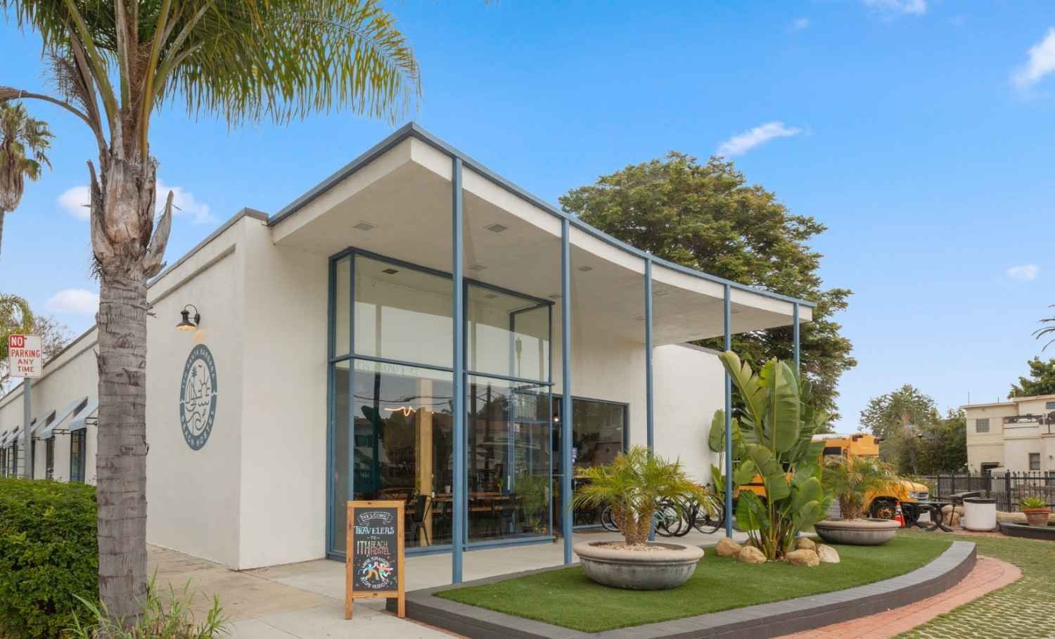 ITH Santa Barbara Beach Hostel Facebook ad: Weekly Special Deal for Visiting Santa Barbara