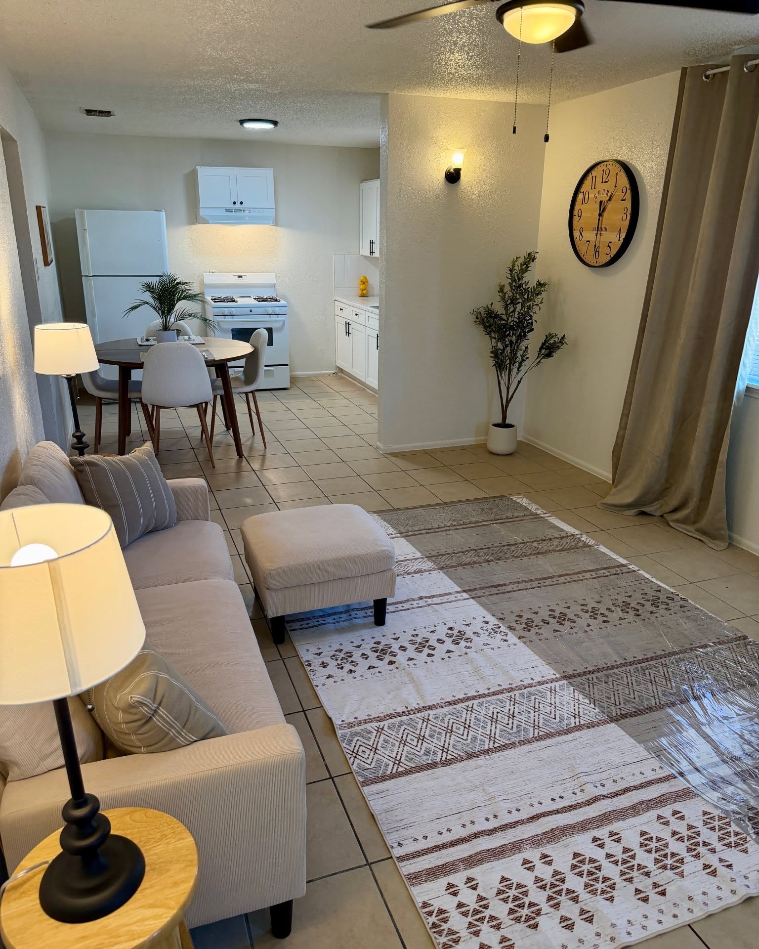 Albert Ochoa Facebook ad: 2 Beds 1 Bath Apartment