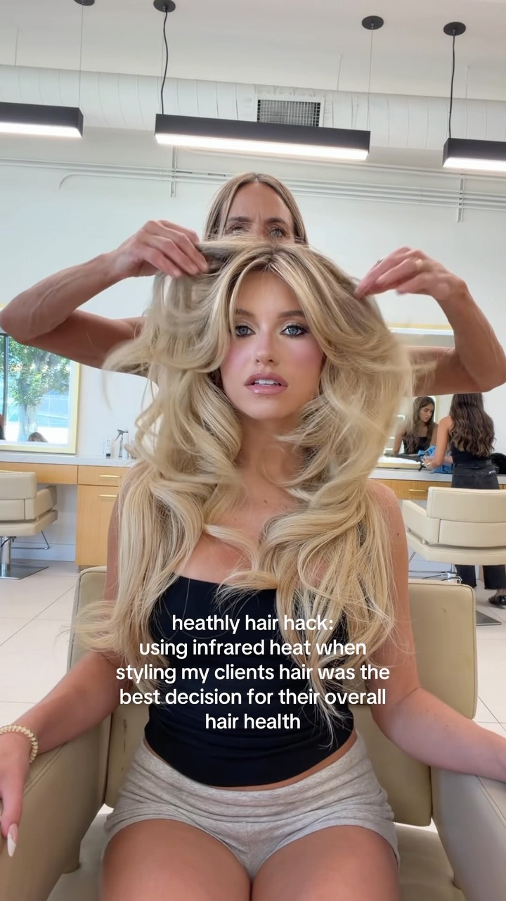 BondiBoost Facebook ad: 90s-inspired blowout in minutes No blow dryer needed.