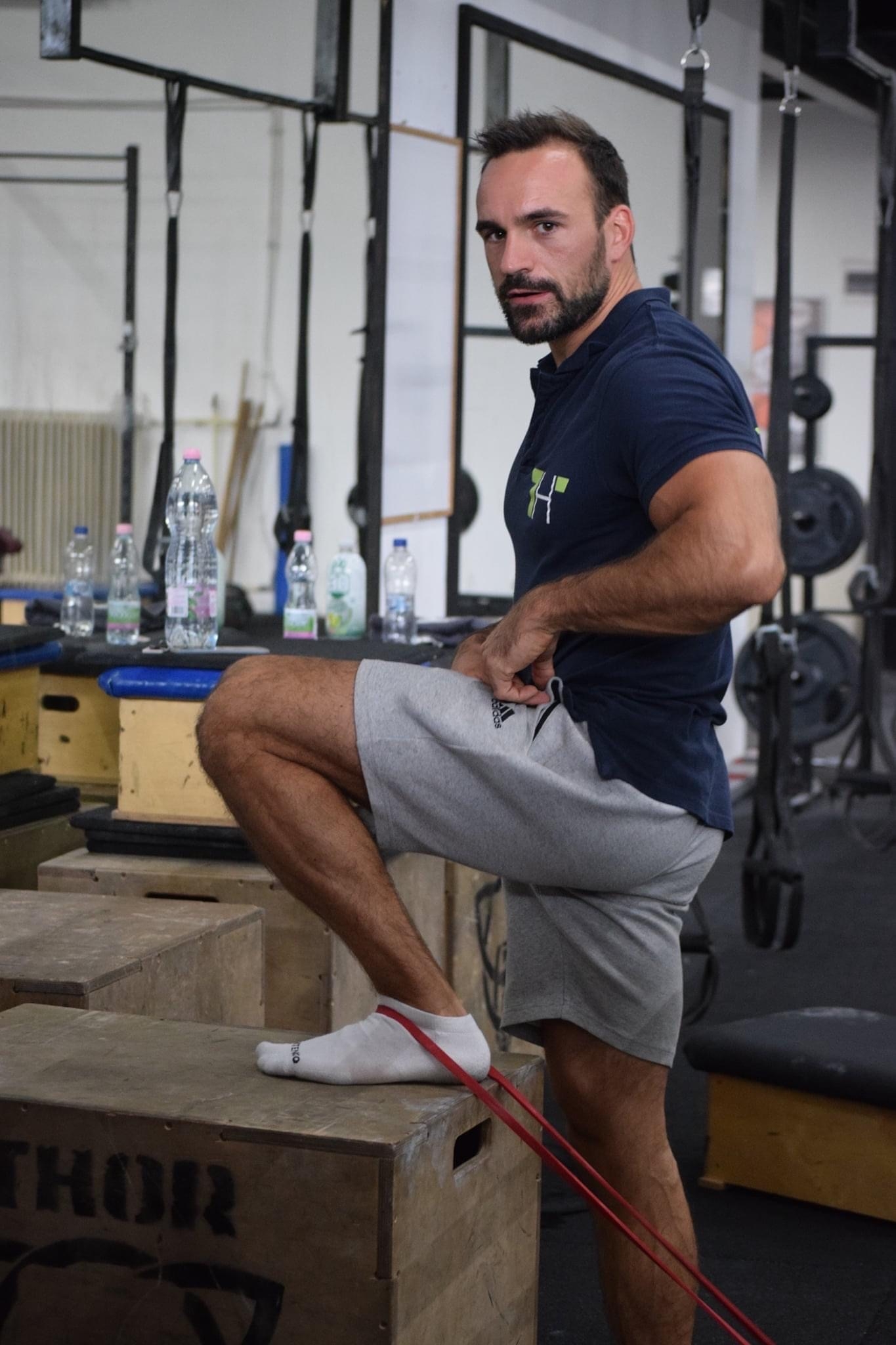 Szarka Ákos Workout Facebook ad: Kezdő csoportos edzést indítunk Óbudán!