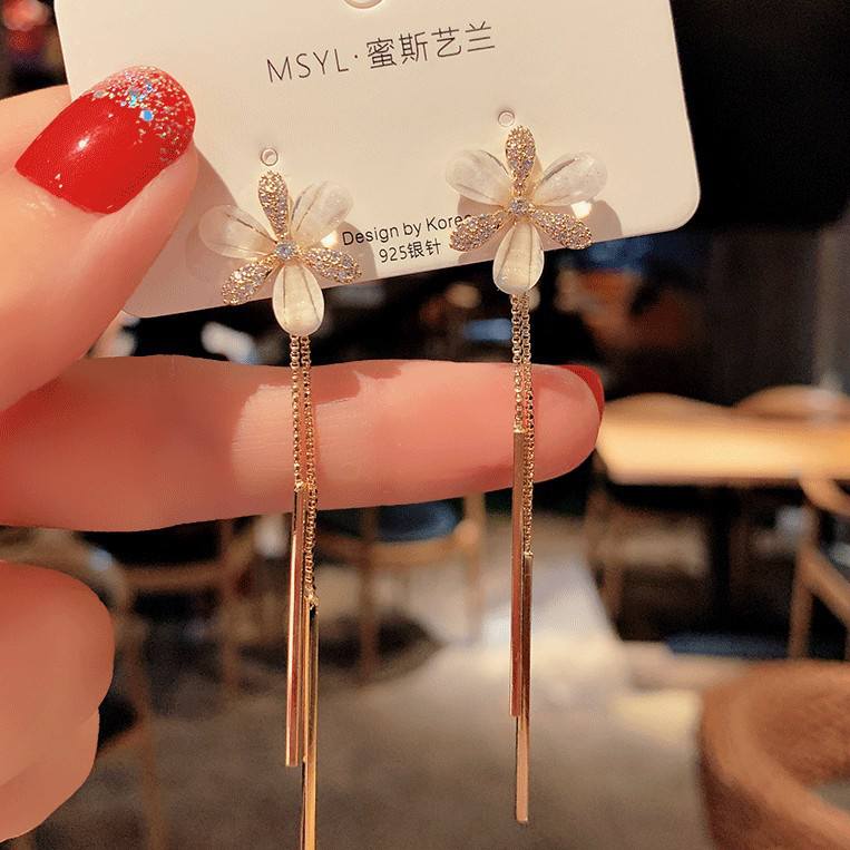 Merci Boutique Facebook ad: Des Jolies Boucles d'oreilles mode à 700f.