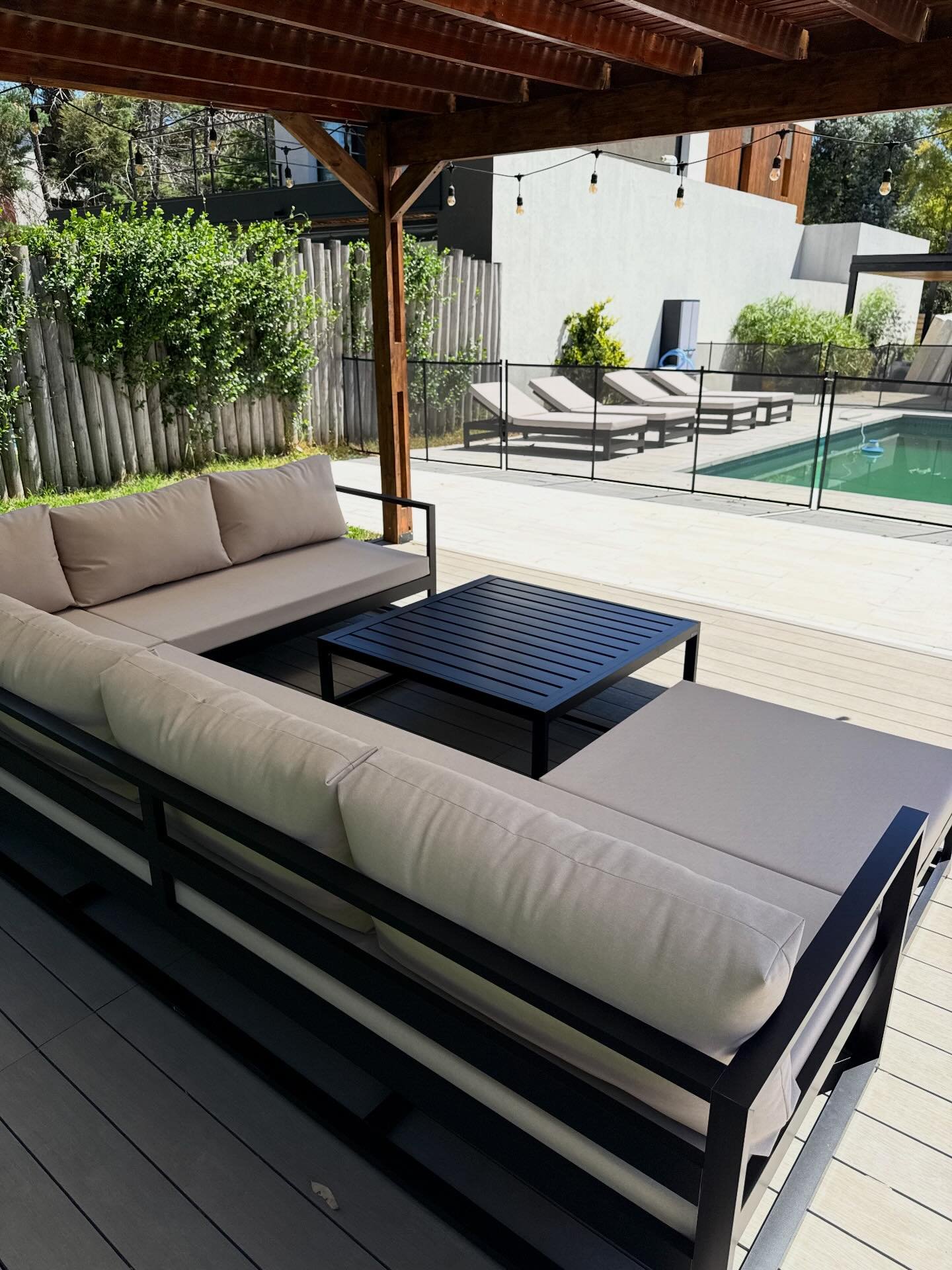 Makani Outdoor Furniture Facebook ad