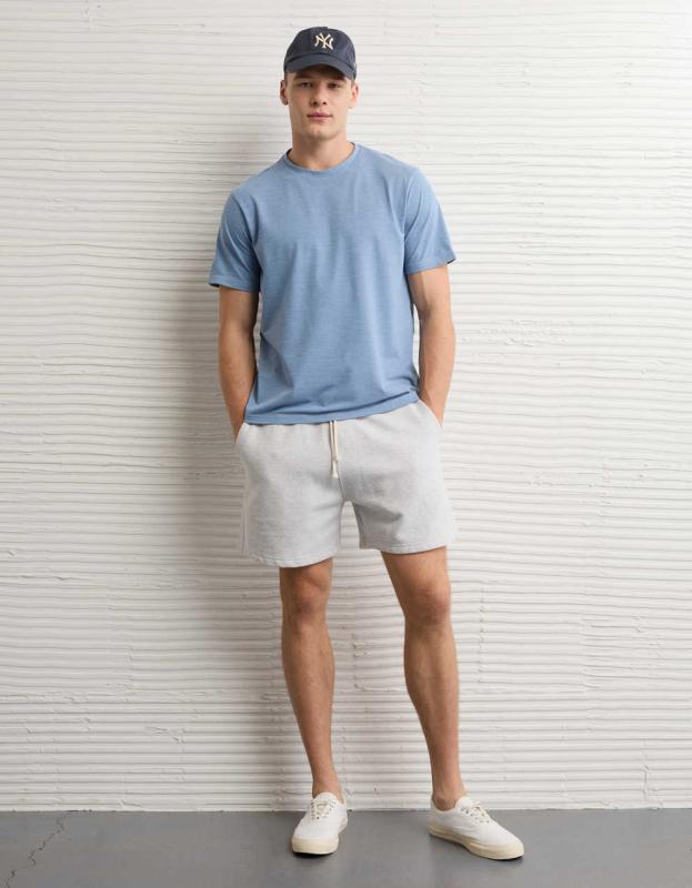 American Eagle Europe Facebook ad: Don't miss out.