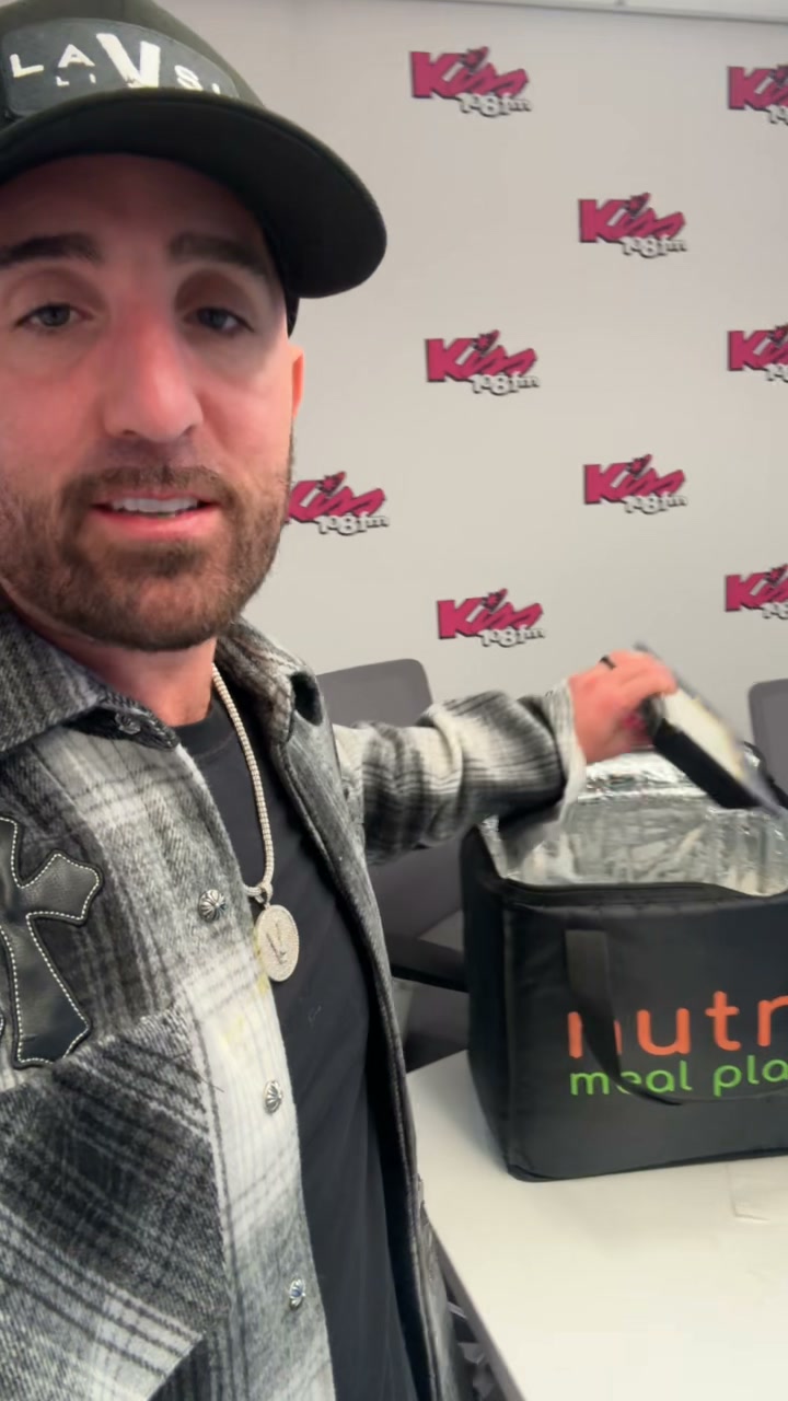 Nutre Meal Plans Facebook ad: FREE Breakfast for 1 YEAR + $100 OFF!