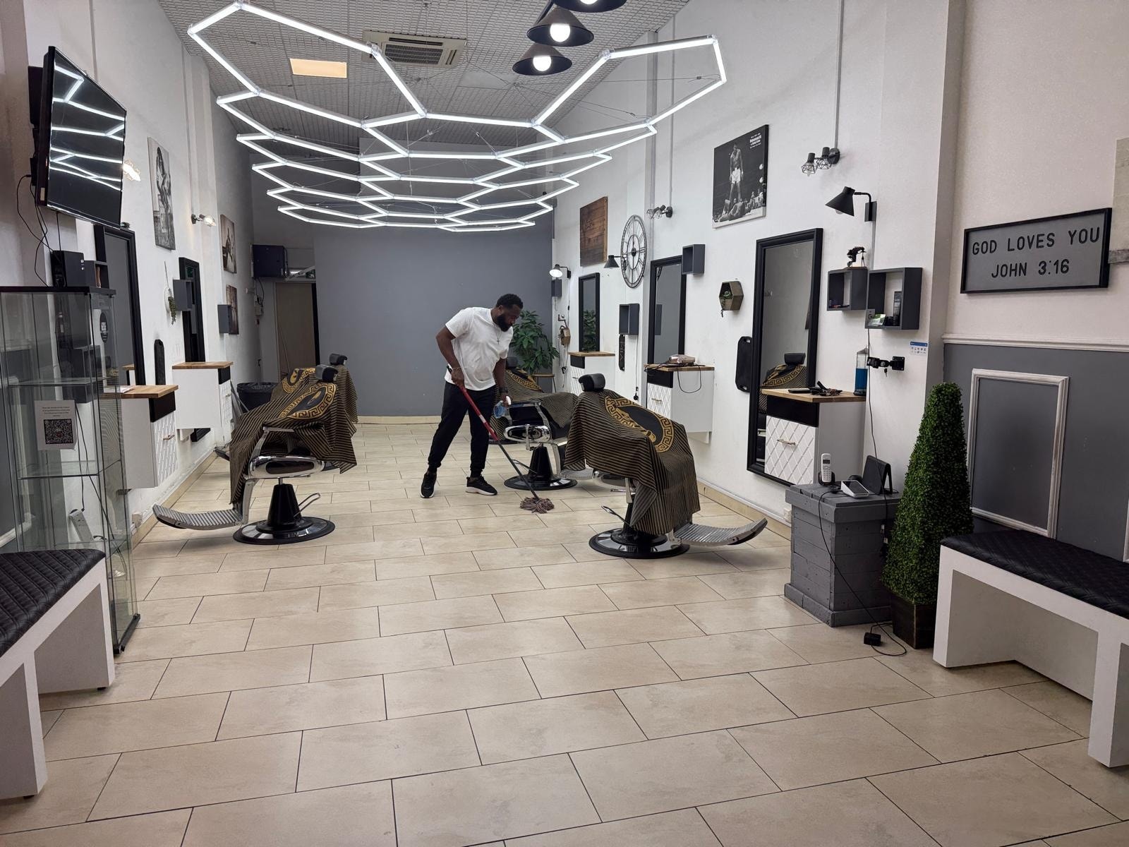 Route 8 Barbers North Swindon Orbital centre Facebook ad: www.route8barbershop.co.uk