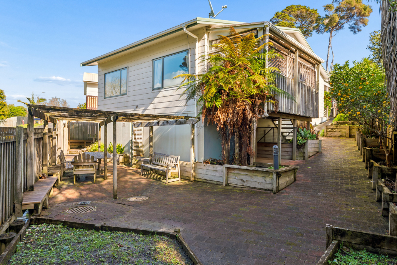 Barfoot & Thompson Whangaparaoa Facebook ad: 30 Shadon Place Stanmore Bay