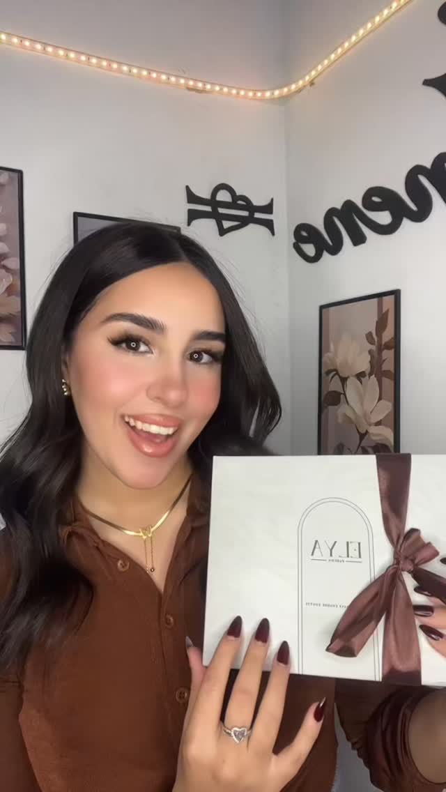 ELYA Parfum Facebook ad: Coffret ELYA Parfum, 4 Parfums de Luxe (33ml)