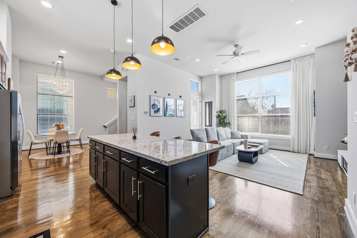 Juvenix Homes Facebook ad: Home in Houston · ★New · 3 bedrooms · 3 beds · 3.5 baths