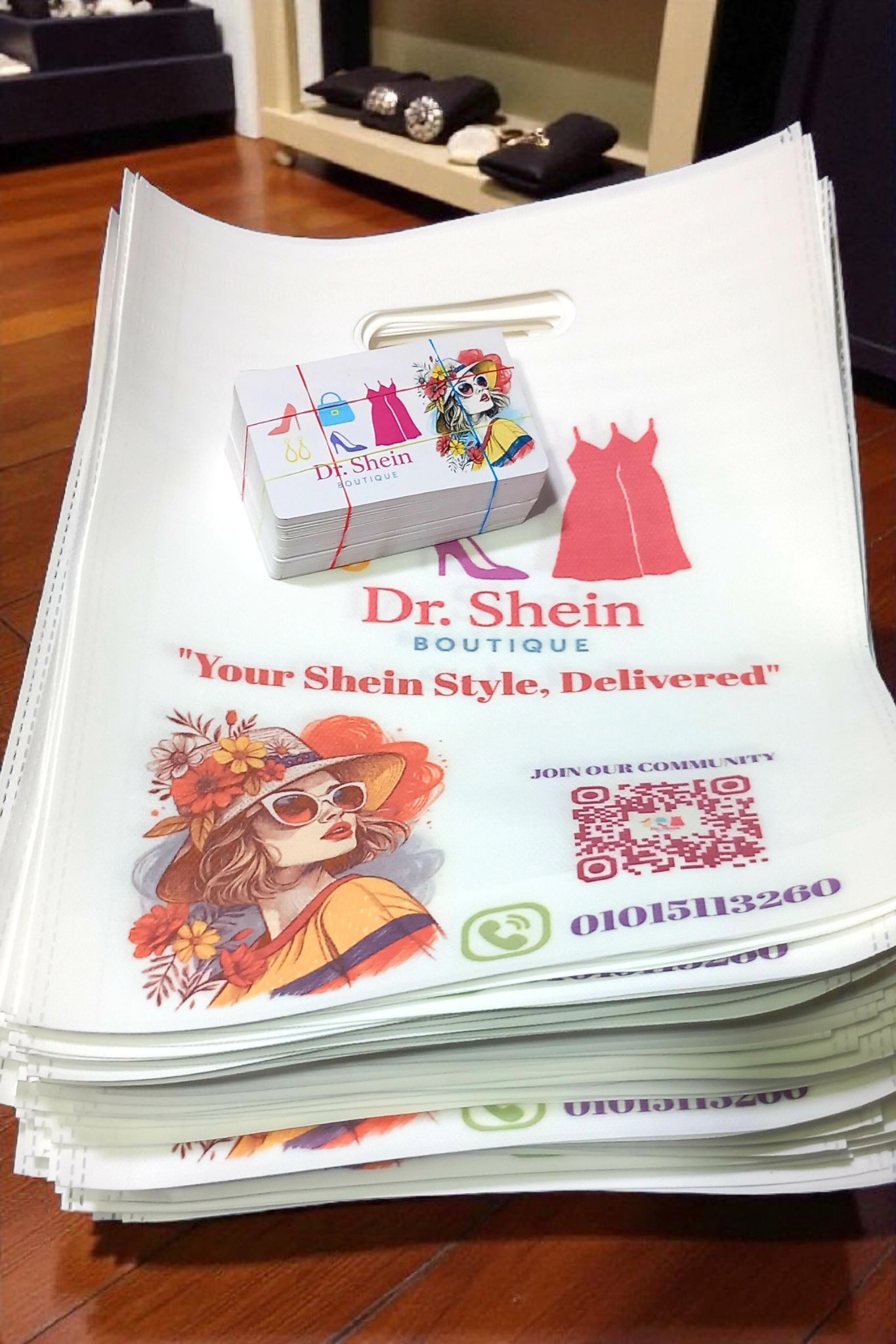 دوزن ديزاين - Dozen Design Facebook ad: في Dozen Design إحنا مش بس بنطبع شنط……