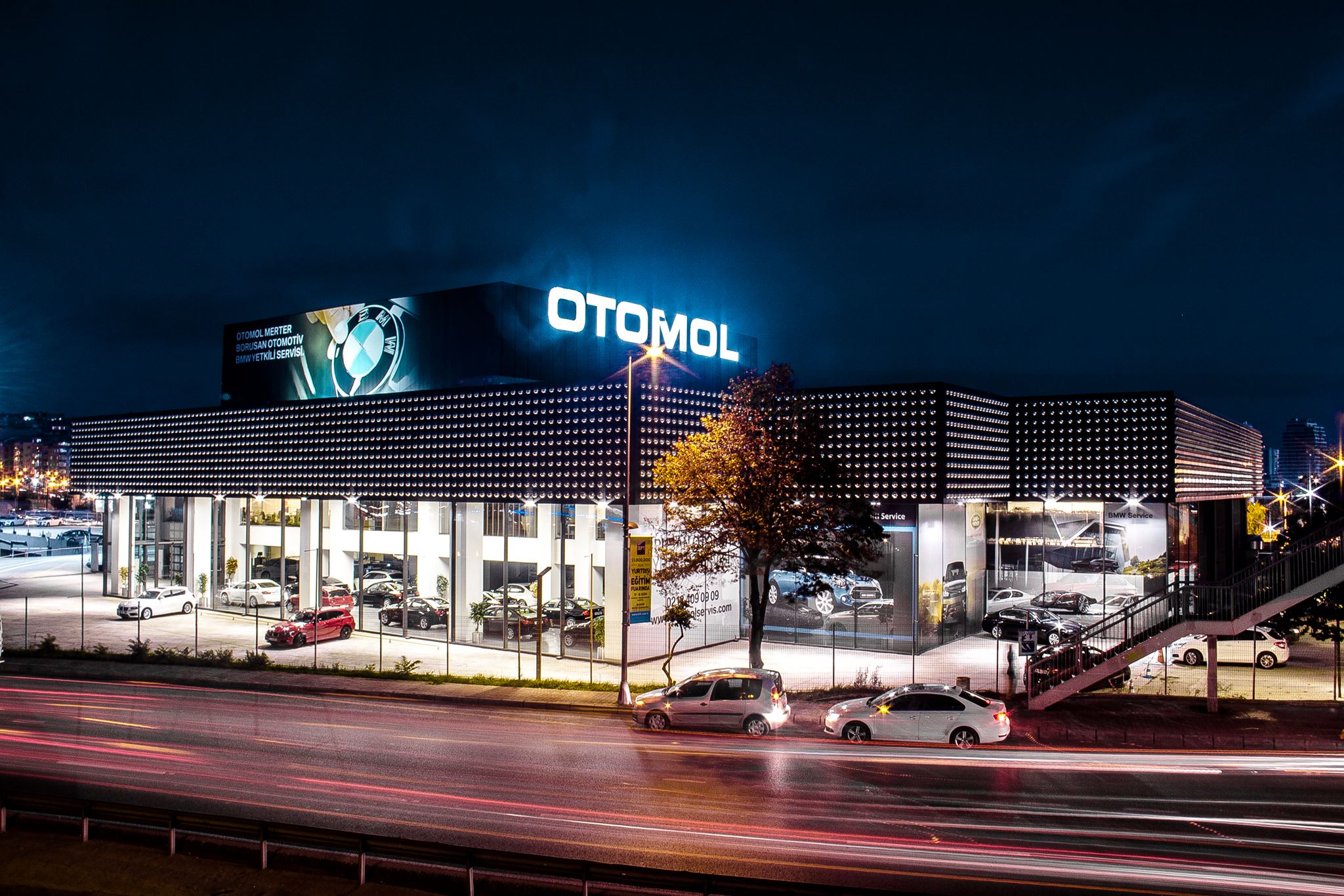 Otomol Facebook ad: Chat With Us