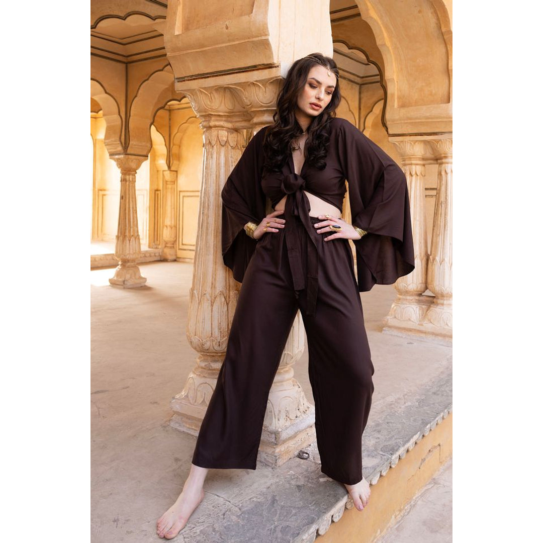 Veena Vintage Facebook ad: 50% OFF - We Are Closing