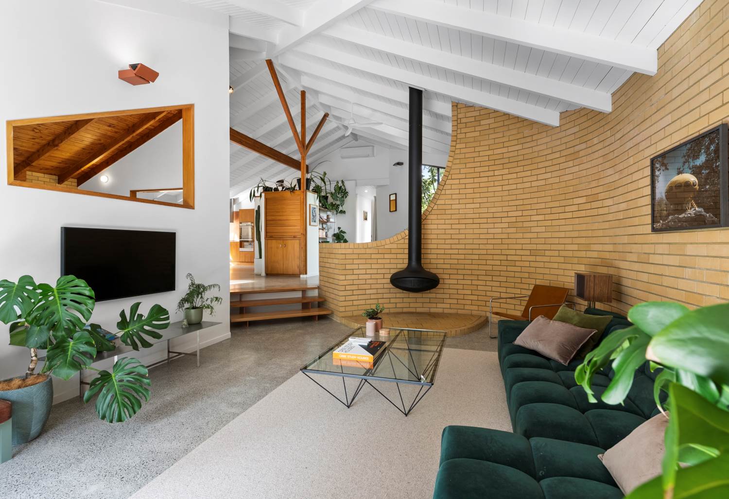Barfoot & Thompson Titirangi Facebook ad: New Listing - 7 Happeace Lane, Titirangi 4…