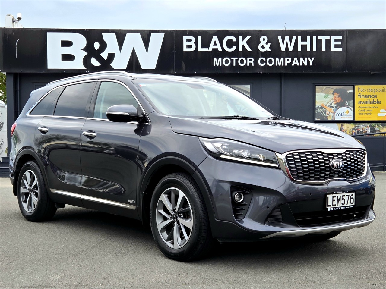 Black & White Motor Company Facebook ad: 2018 Kia Sorento EX 2.2 DIESEL 4X4 7 Seat