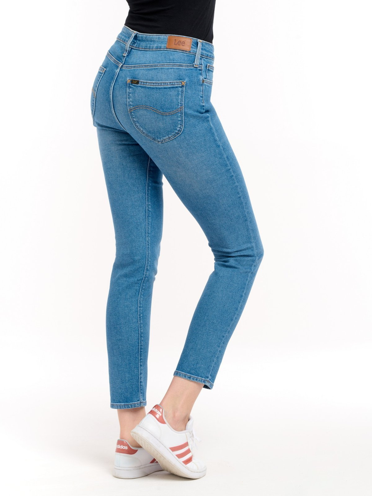 PanJeans.pl Facebook ad: Klasyczna moda damska i męska w Pan Jeans…