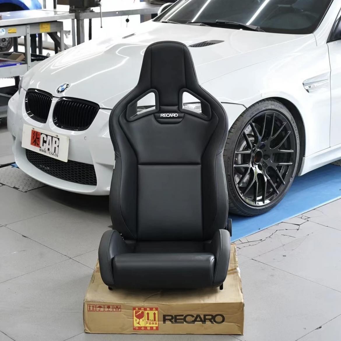 PartsKing Facebook ad: เบาะ RECARO CS1 งานหนังดำ แถมรางสไลด์