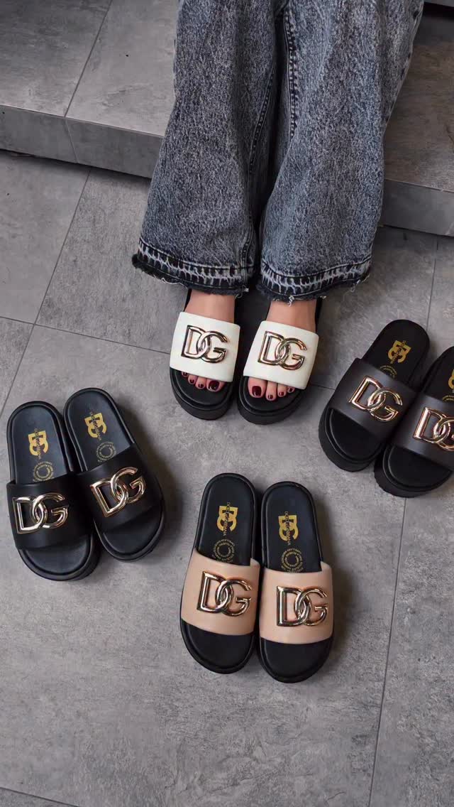 Vennis Footwear Facebook ad: EMPRENDE YA