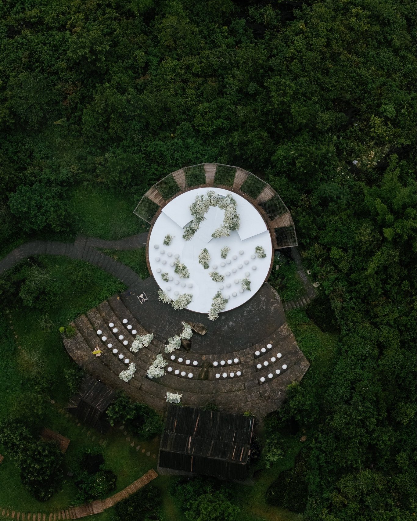 Ville De Mont Mountain Resort Facebook ad: LỄ ĐƯỜNG Ở ĐỘ CAO 1600m