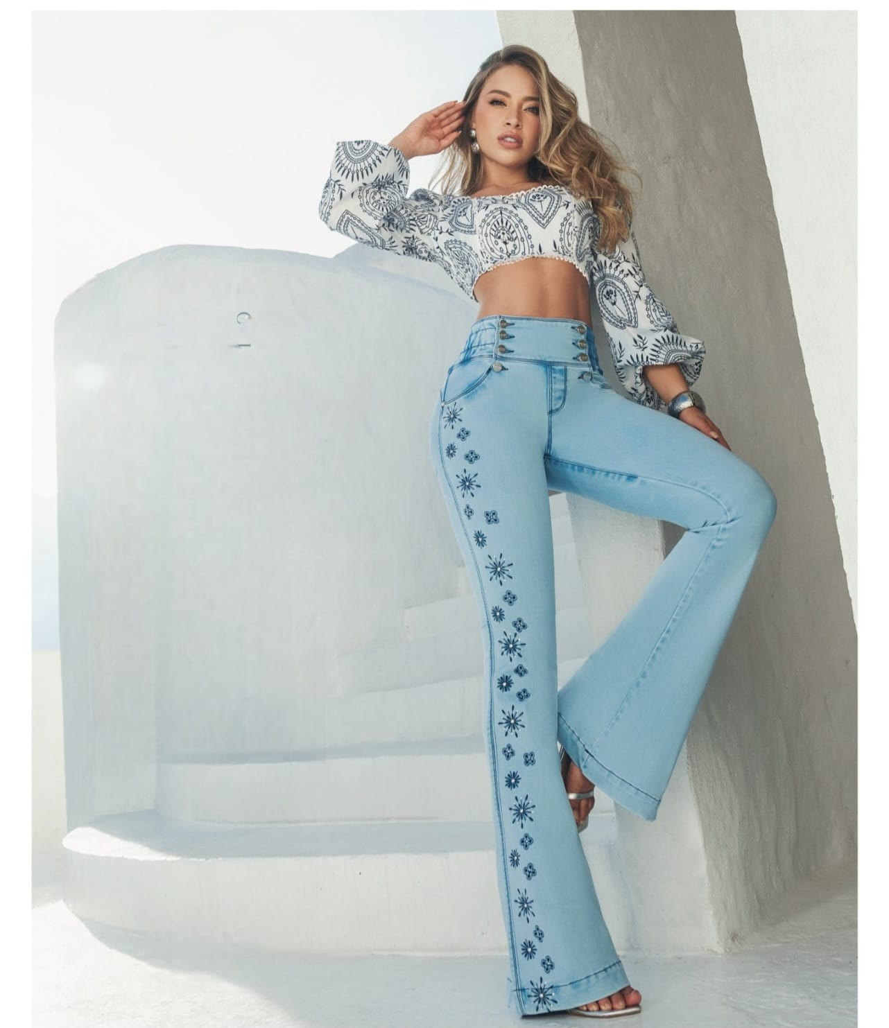 Luxury Fashion Facebook ad: JEANS LEVANTA COLA PUSH UP