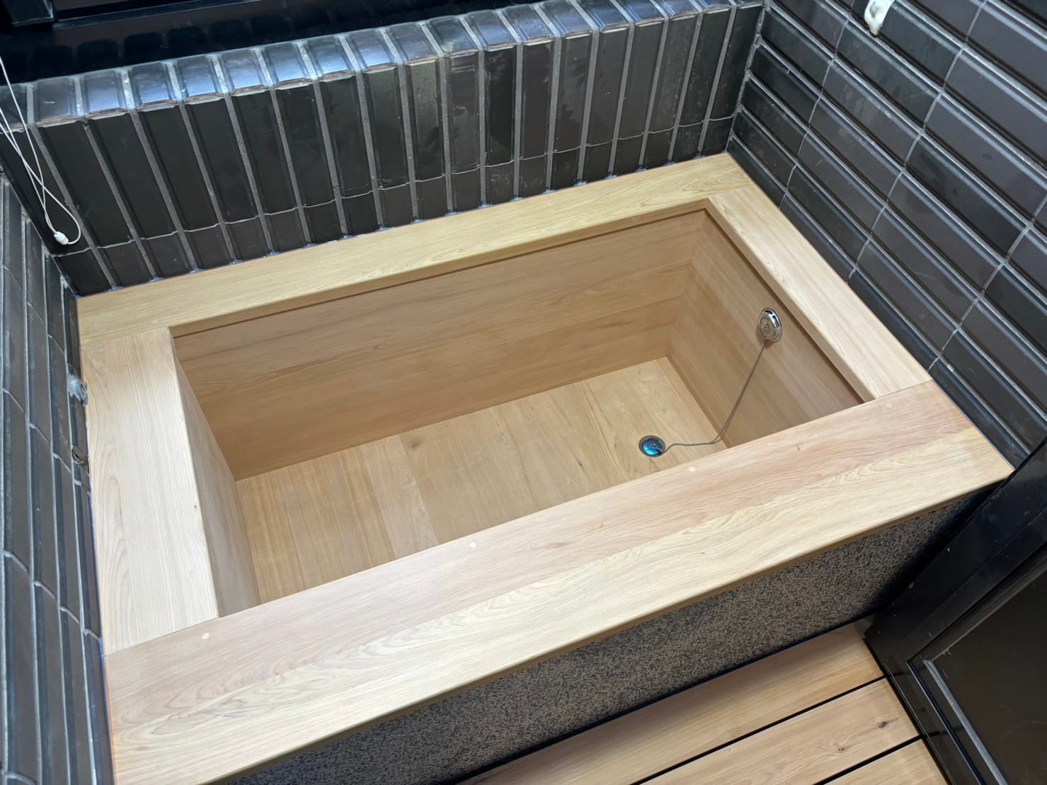 雅典木桶精品-30年職人手工製作 Facebook ad: 您有想法,獨一無二的木浴缸風格我們來為您打造。