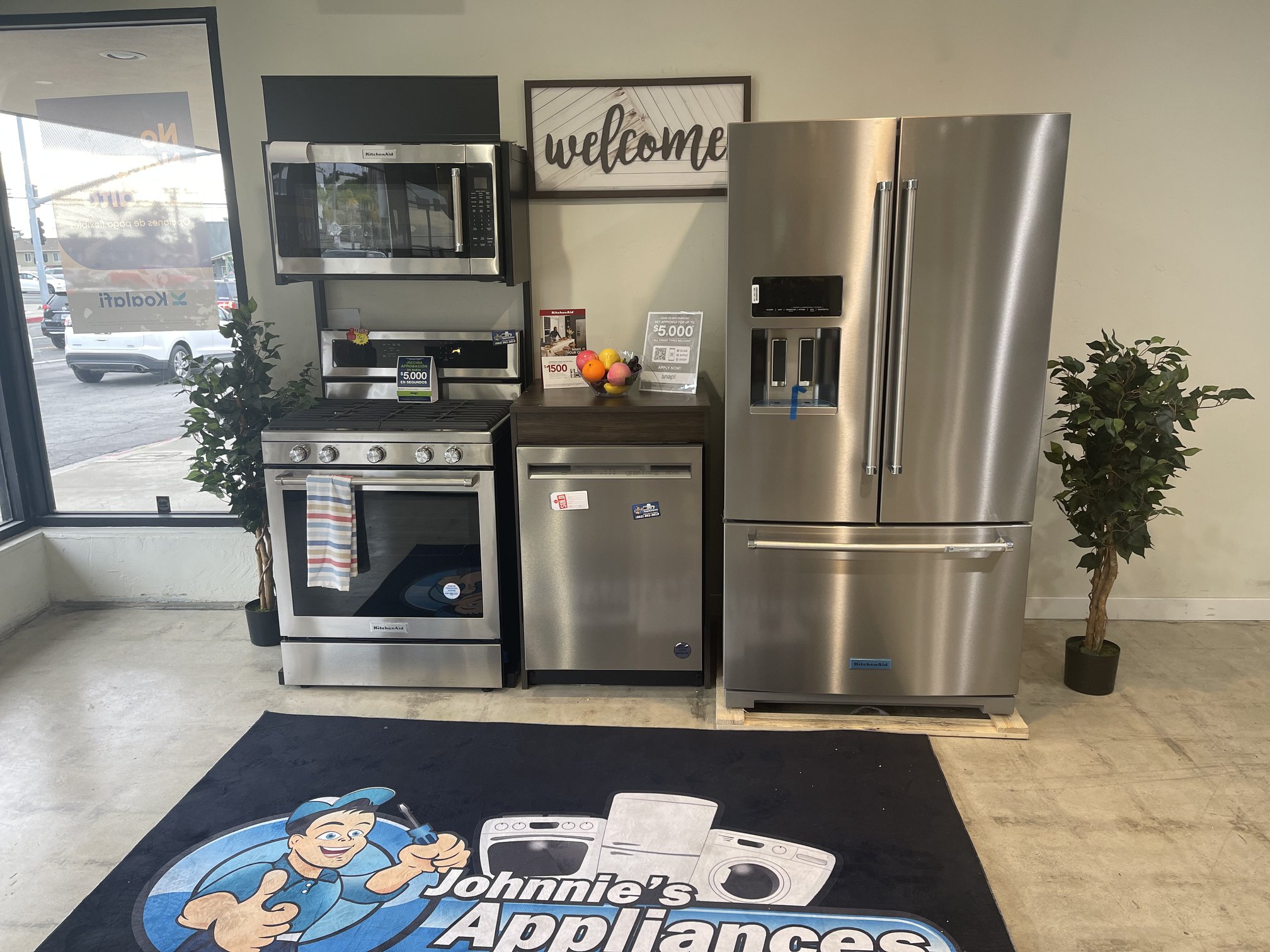 Johnnie's Appliances Facebook ad: NEW YEAR'S LIQUIDATION SALE