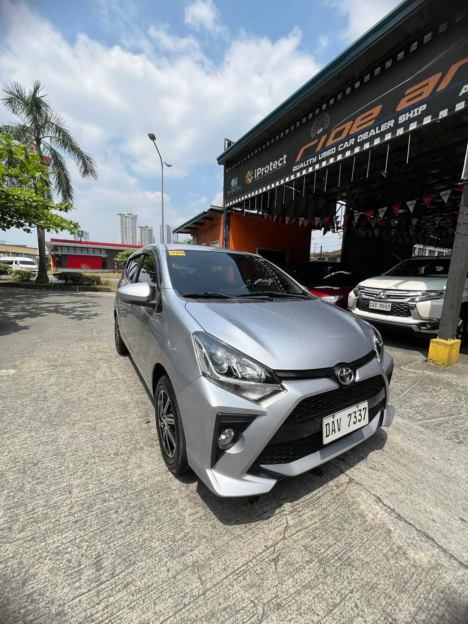 Ride and Roll Quality Used Car dealership Facebook ad