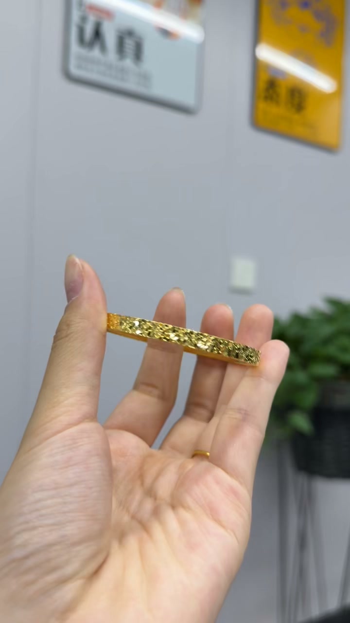 Luxe In Gold & Silver Facebook ad: Join our jewelry community and receive a special gift-a…