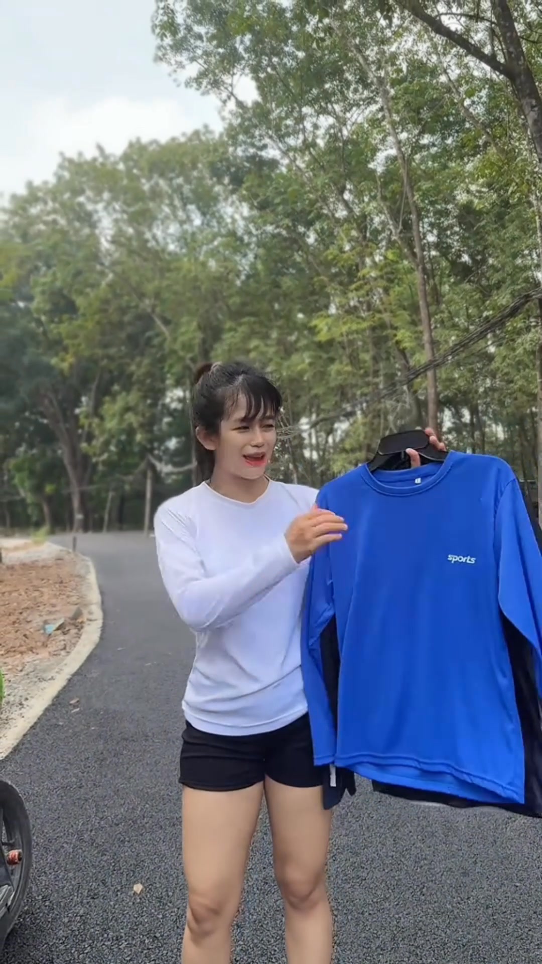 Gelin Evi Mobilya Facebook ad: Combo áo thun lạnh dài tay, Giá hời…