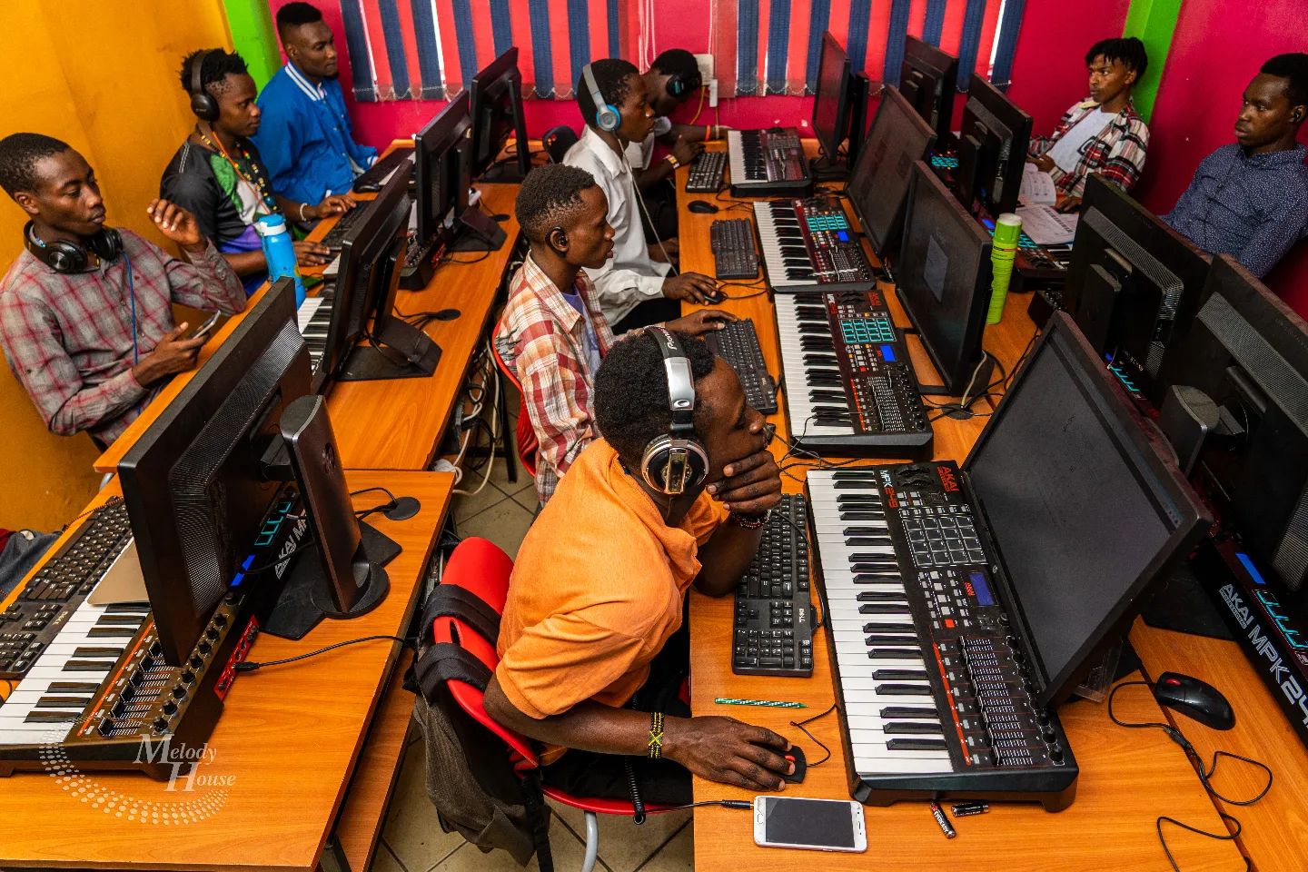 Melody House Music, DJ, Photography & Film School Facebook ad: Become a Master Producer.