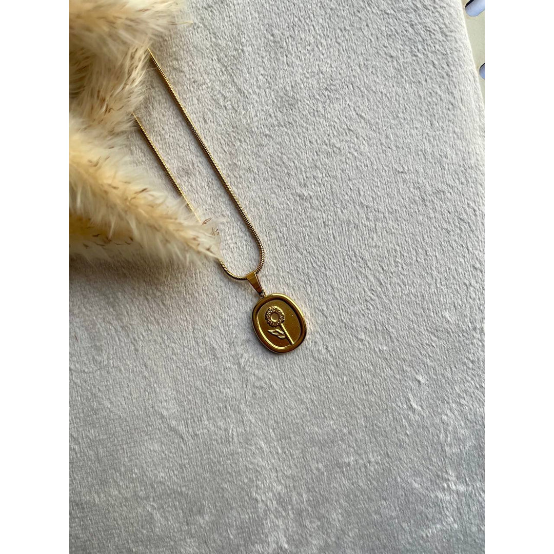 Sola Accessories Facebook ad: Colorful details, beachy vibes, and pieces you’ll wear…