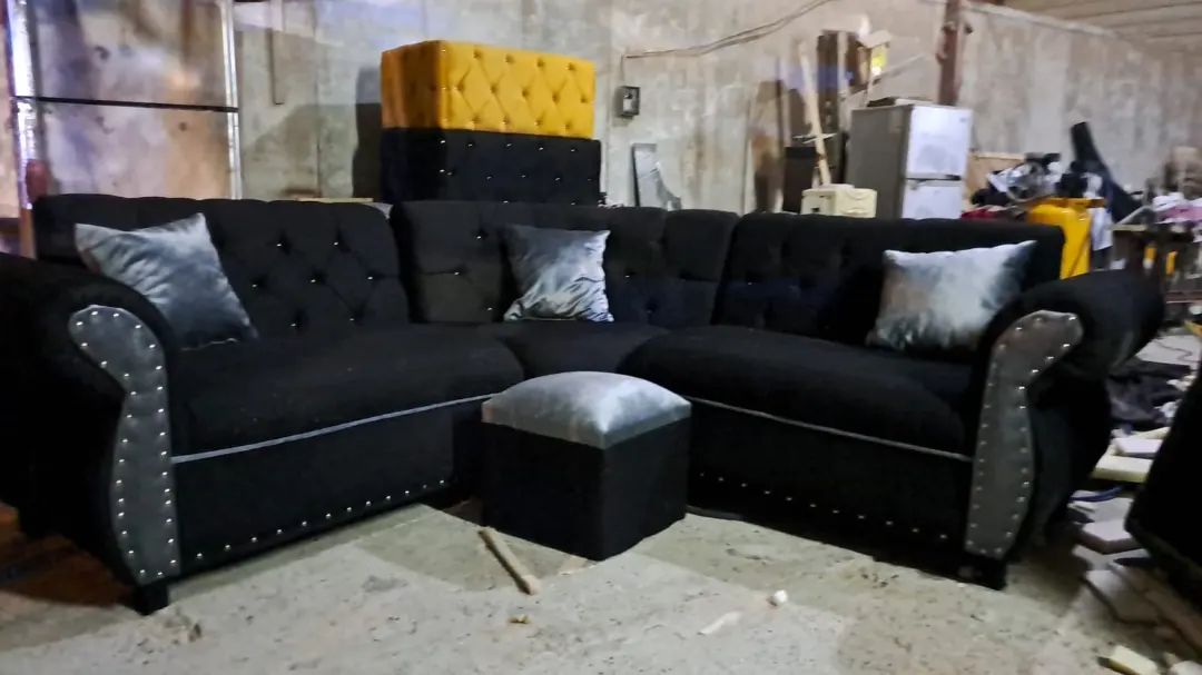 Ebanisteria e intalacion job Facebook ad: Tengo esta sala entrega igmediata de 5 puesto…
