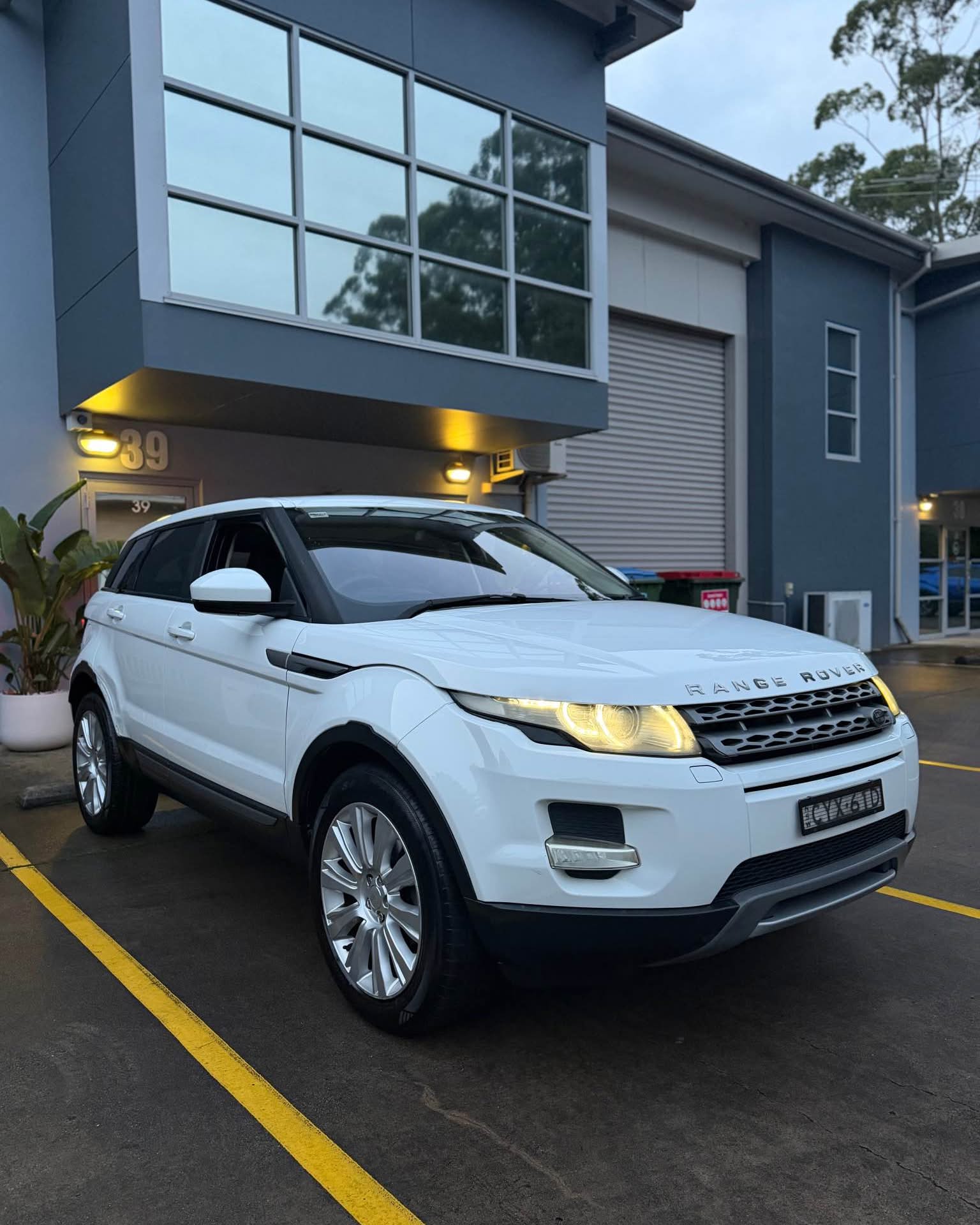 Ziko Vesco Facebook ad: 2015 Land Rover Range Rover Evoque