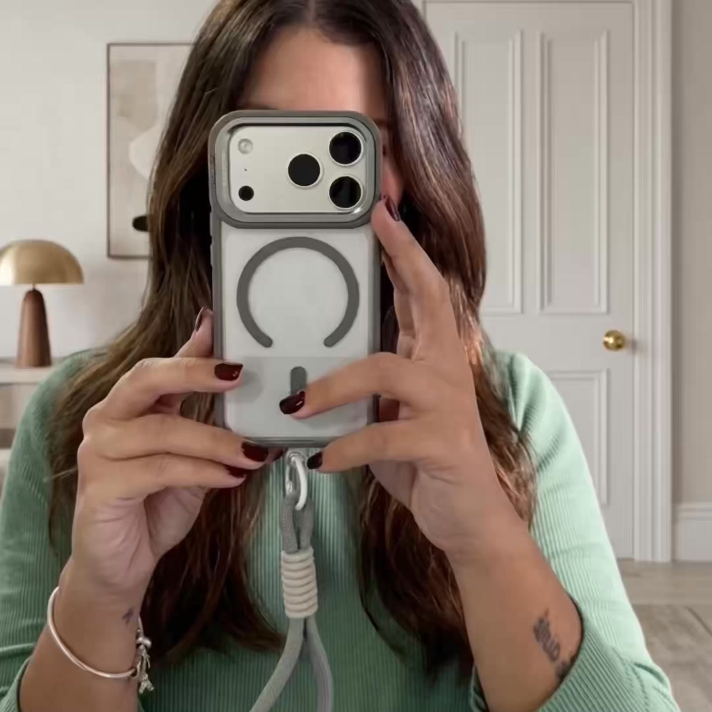On Sale Tecnología Facebook ad: ¿iPhone nuevo? Te falta la funda