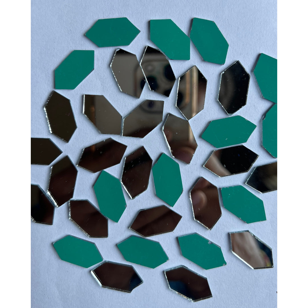Mirror Glass World Wide Facebook ad: ๐๐ก๐๐ซ๐ ๐๐ซ๐๐๐ญ ๐๐๐๐ญ๐ฌ ๐๐ซ๐๐๐ญ๐ข๐ฏ๐ข๐ญ๐ฒ