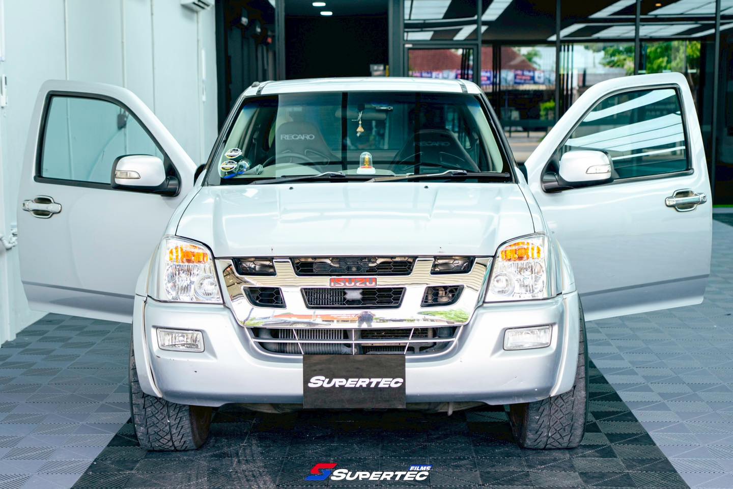 SuperTec Films : สาขา ชลบุรี - ศูนย์ติดตั้งฟิล์มกรองแสง Facebook ad