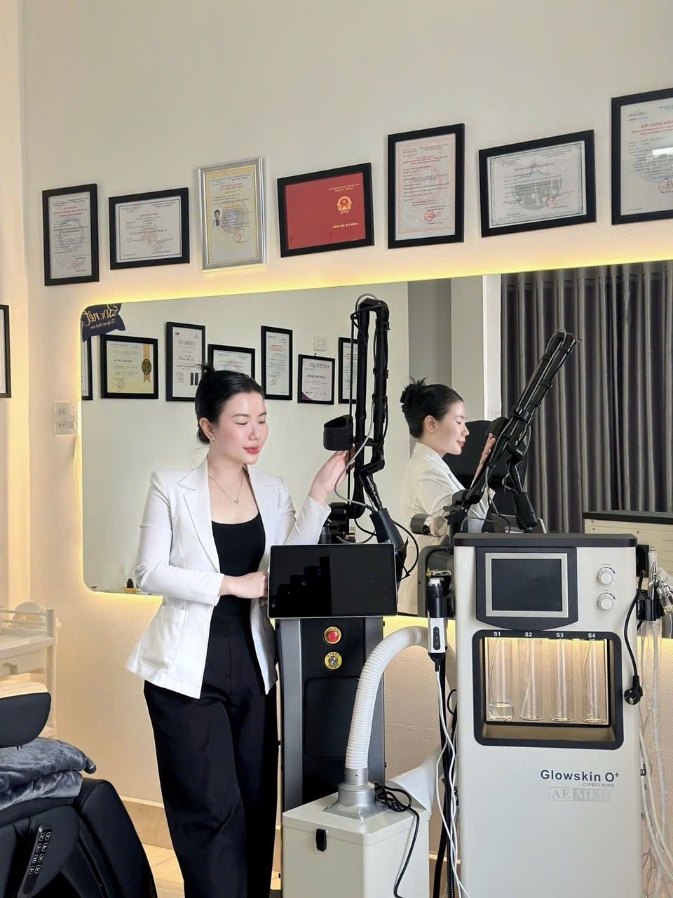 Thẩm Mỹ Viện & Spa Dr. Nét Facebook ad: NÂNG TẦM CÔNG NGHỆ, BÁC SĨ ANH THƯ…
