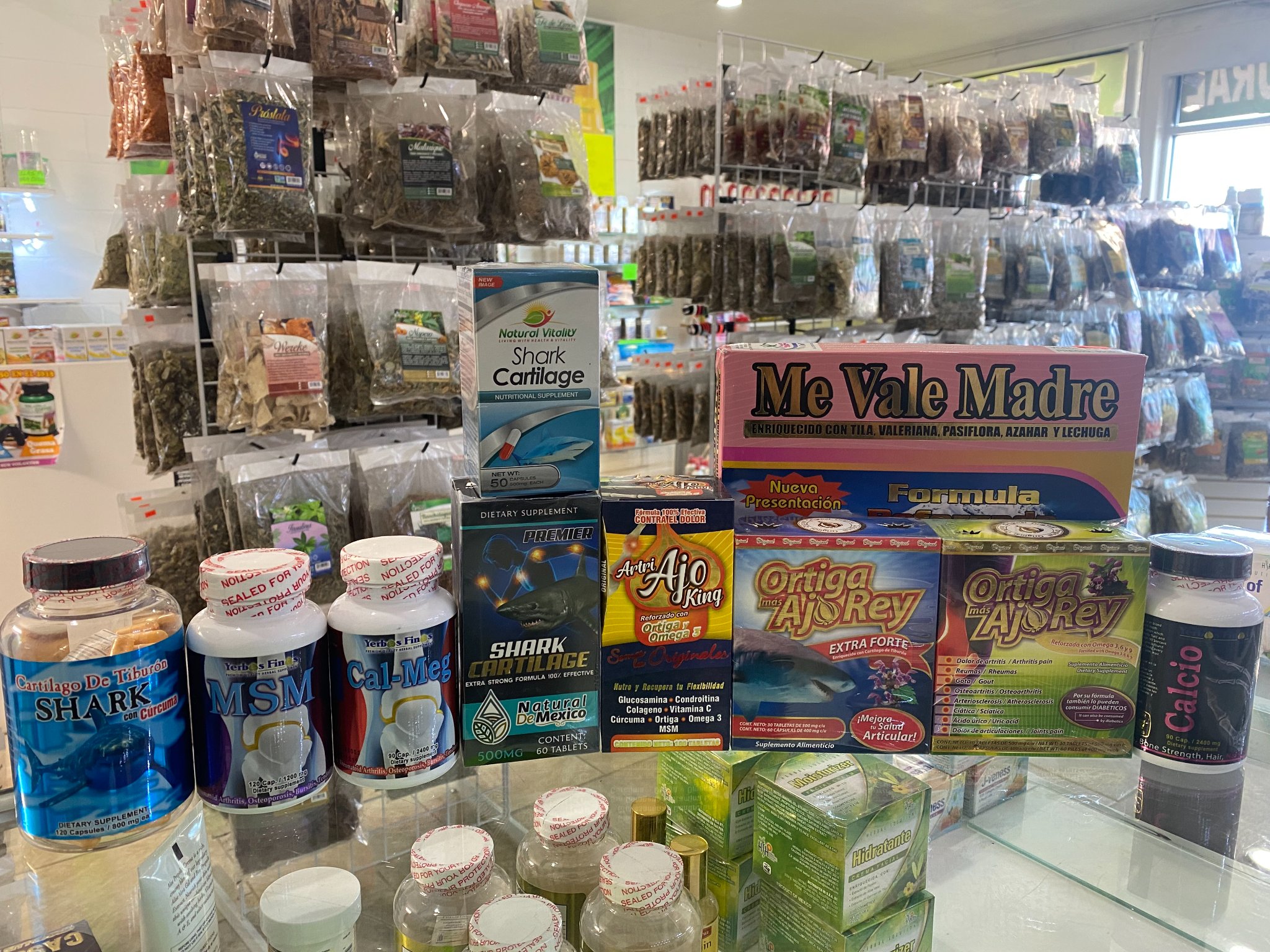 Oasis Natural Products Midland TX Facebook ad: Somos una tienda de productos naturales con el…