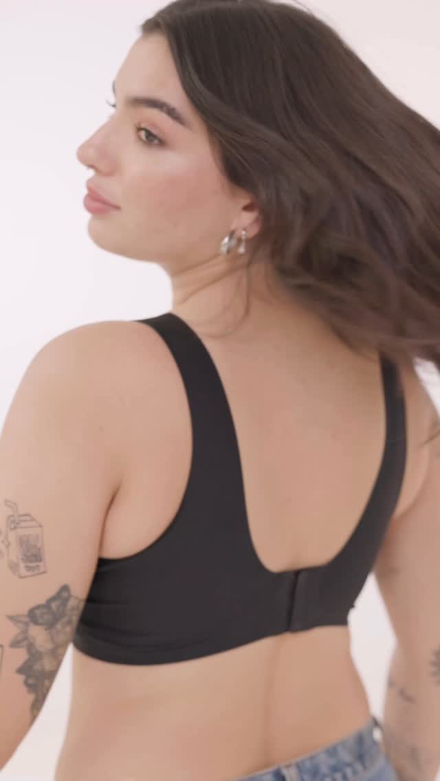 Love Lust Facebook ad: ¿Broches ajustables? Gracias!