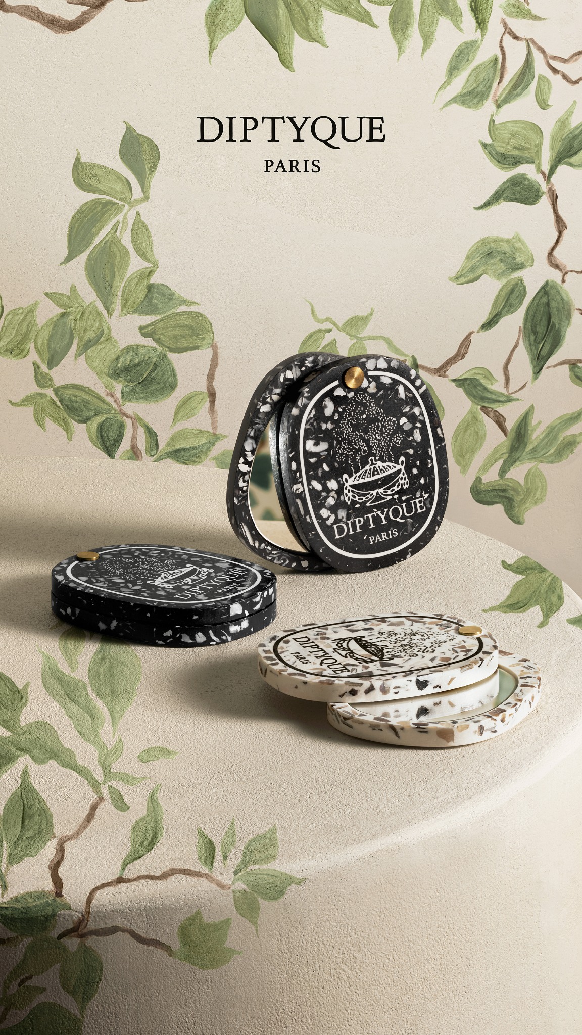 diptyque Facebook ad: Specchietto Tascabile a Conchiglia